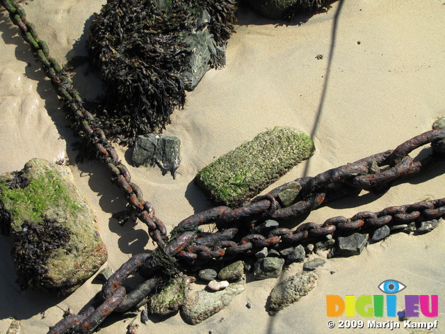 SX09036 Mooring chains on beach of Mousehole harbour